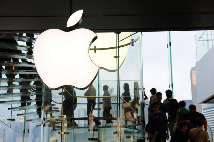 Apple Expects to Maintain iPhone Sales in 2022 Despite a Slowing Market.