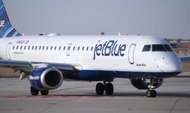 JetBlue Kick Off a $2.75B Debt Sale Amid Downgrades