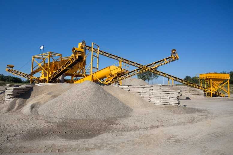 Mining 34 zorandim Depositphotos 53972535 S VIZSLA SILVER INTERCEPTS HIGH-GRADE ON HANGING-WALL VEIN AT SOUTHERN END OF NAPOLEON