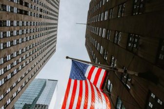 US Economic Growth Slows to 1.6% Amid High Interest Rates