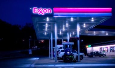 Exxon Mobil Adopts New Compensation Plan