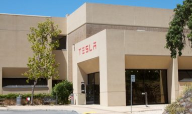 Tesla Investor Backs Musk’s $56 Billion Pay Deal