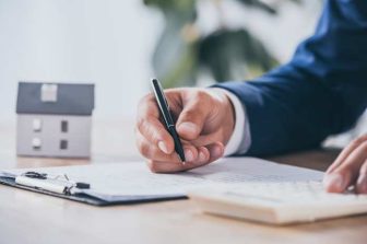 Homebuilders Rise as Mortgage Rates Fall