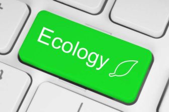 European Patent Office (EPO): Neeka and Leila Mashouf win the Nature Guardians prize at the Young Inventors Prize 2025 for turning CO₂ into essential materials