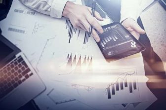 Stocks in Focus: FDX, INTC, LEN, AAPL